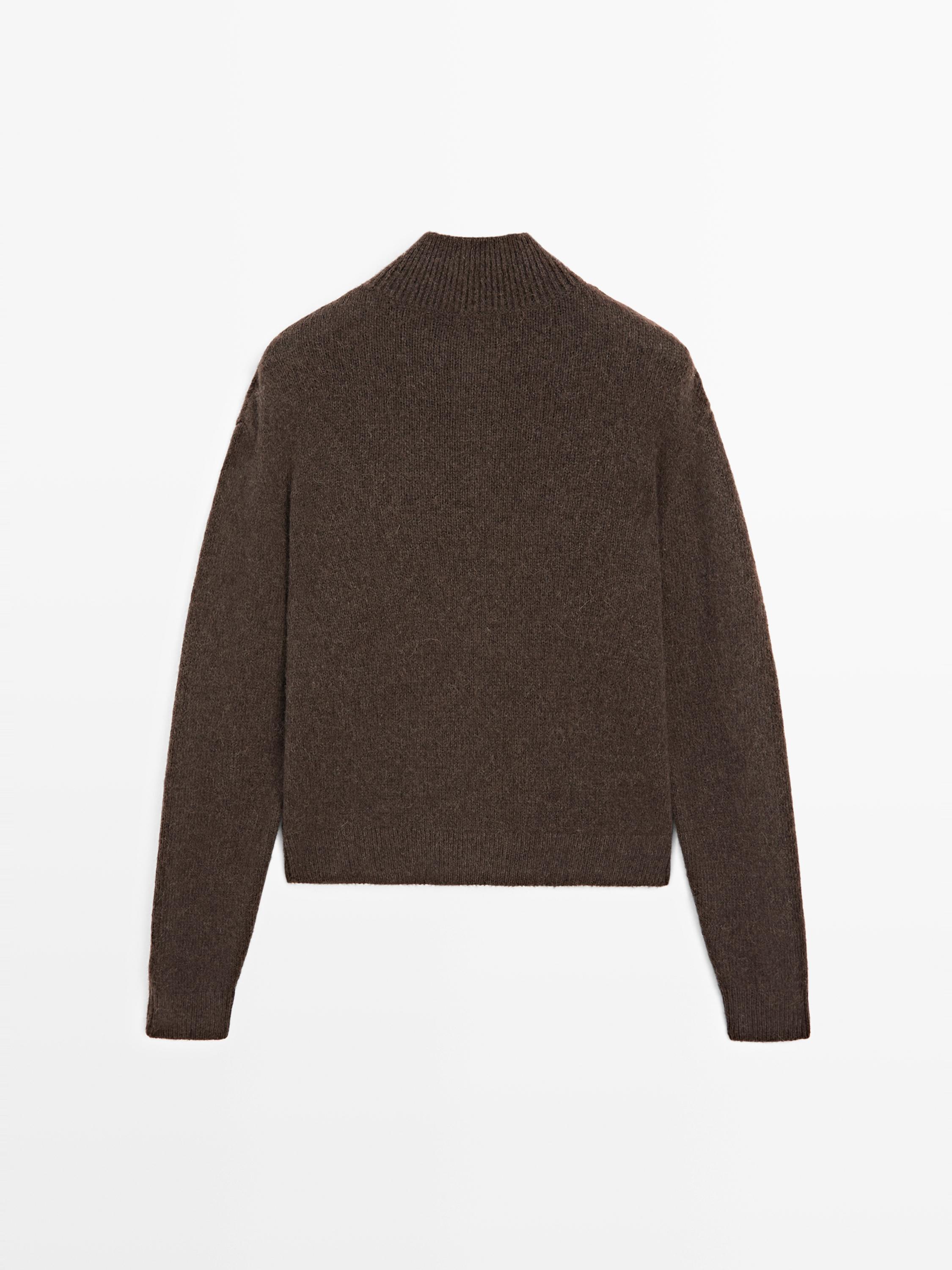 High neck knit sweater with snap buttons